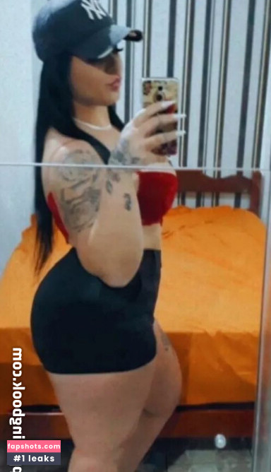 Mari Santos nude babe gallery