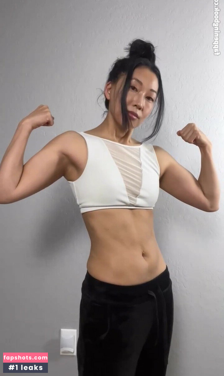 Mari Takahashi gallery photo #3