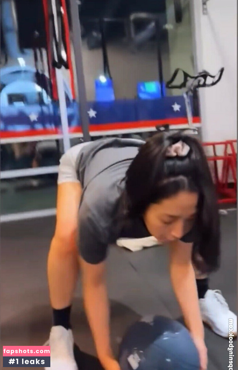 Mari Takahashi gallery photo #5