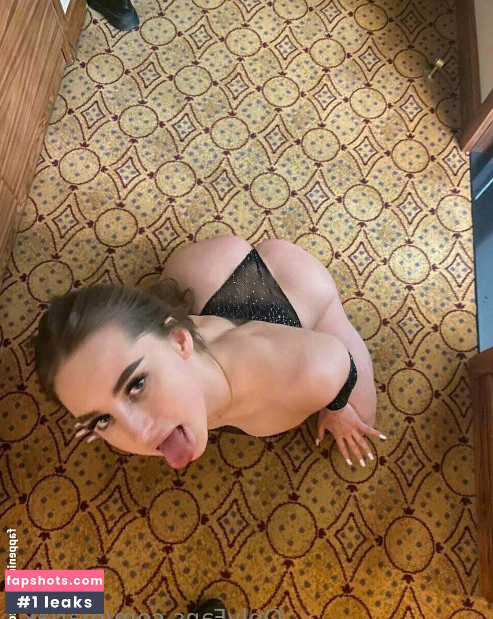 Maria Airie gallery photo #30