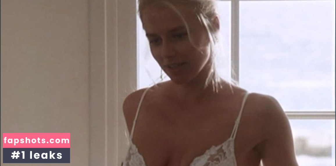 María Ellingsen gallery photo #2