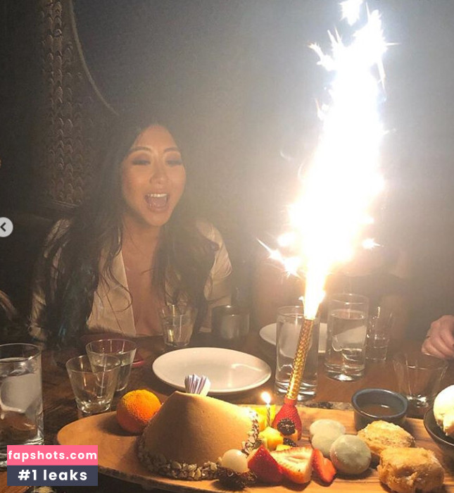 Maria Ho gallery photo #16