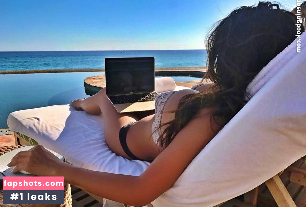 Maria Ho gallery photo #24