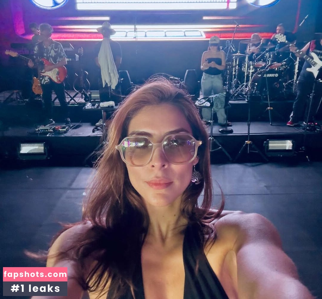 María León gallery photo #7