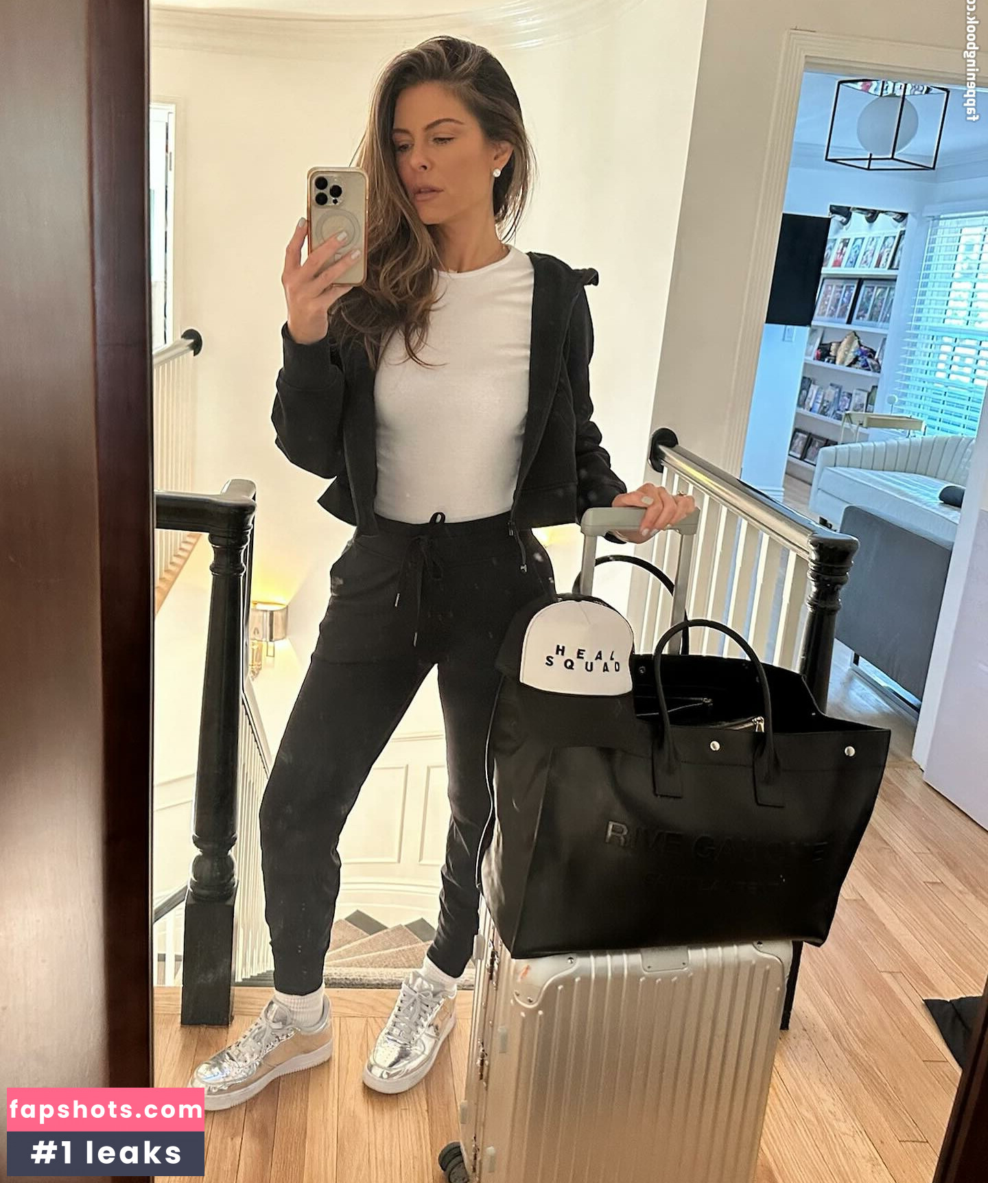 Maria Menounos gallery photo #19