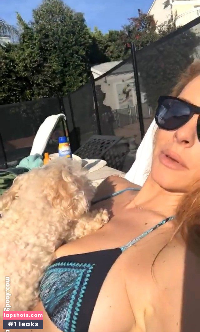 Maria Menounos gallery photo #181