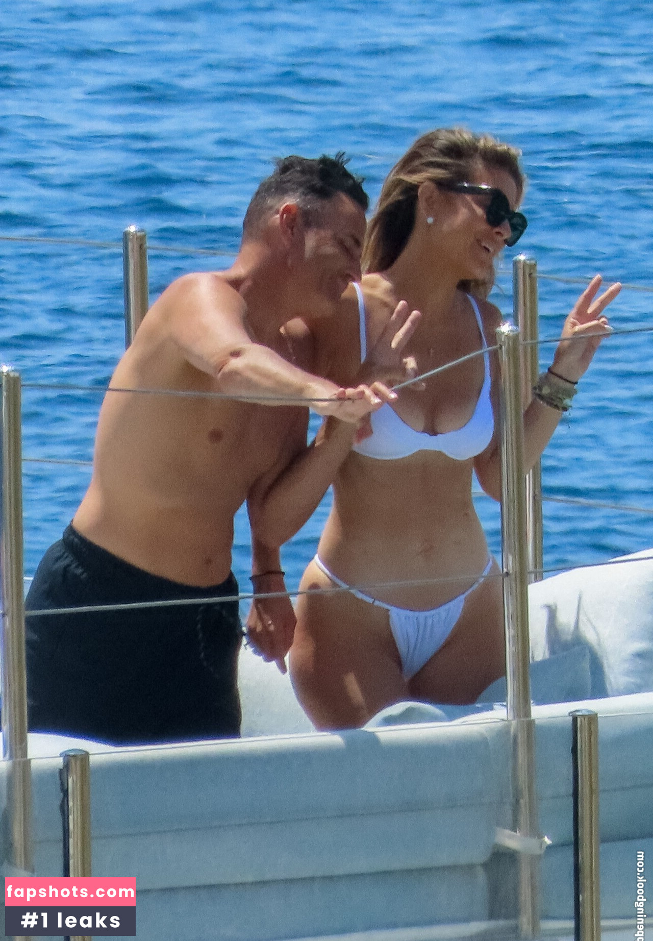 Maria Menounos nude babe gallery