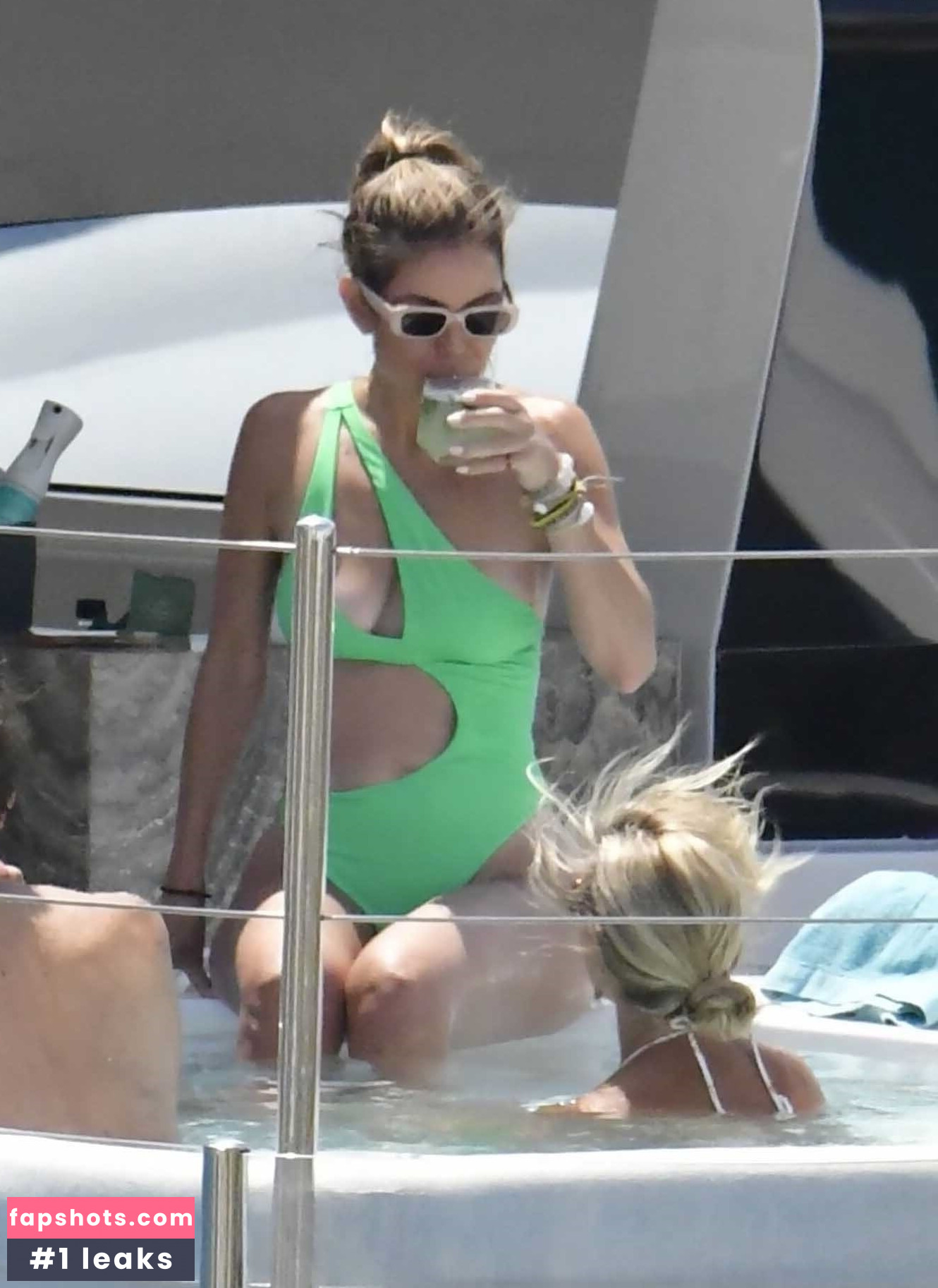 Maria Menounos gallery photo #46