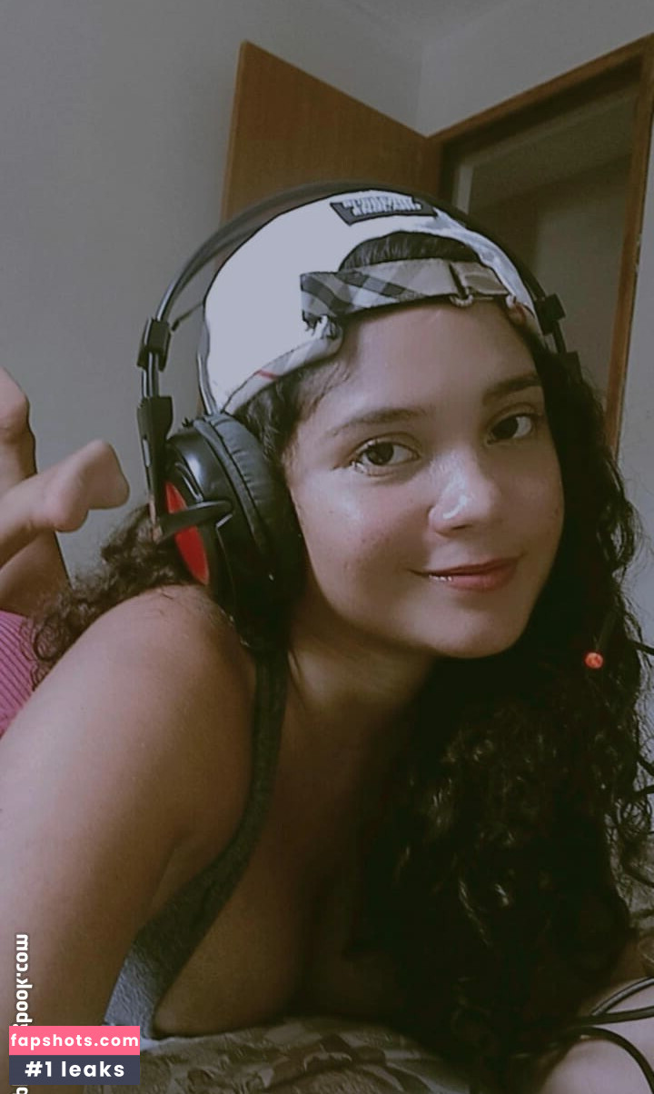 Maria Oliveira gallery photo #11