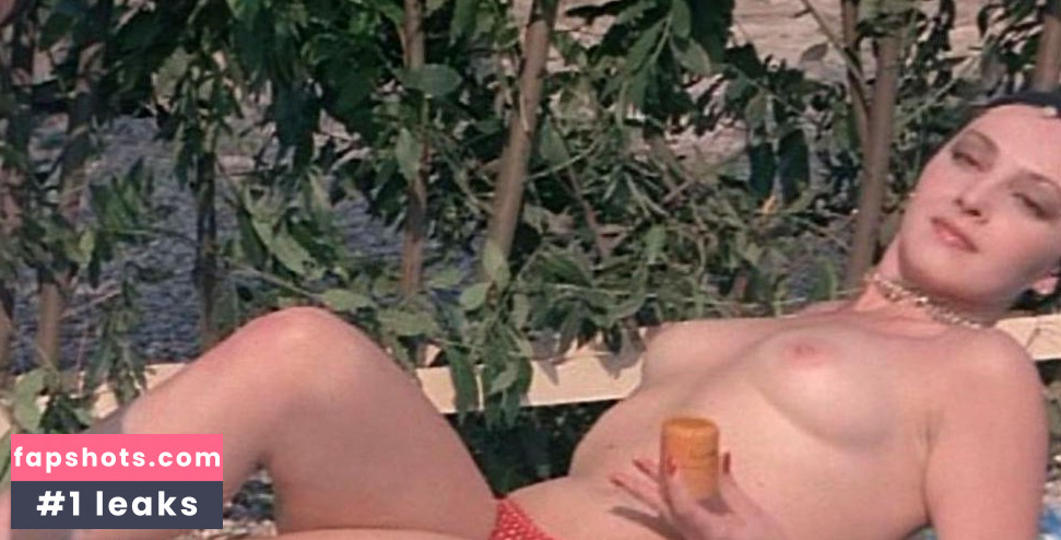 Maria Rosaria Omaggio gallery photo #8