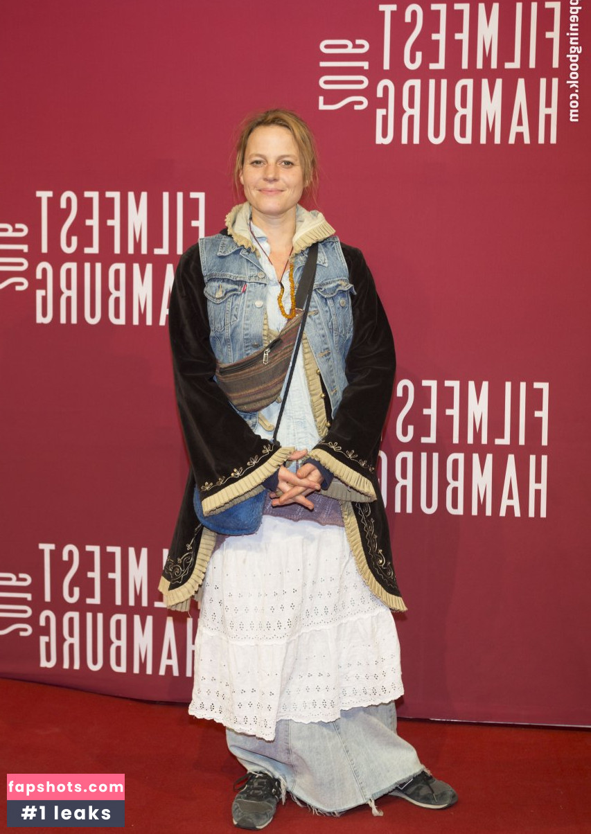 Maria Simon gallery photo #29