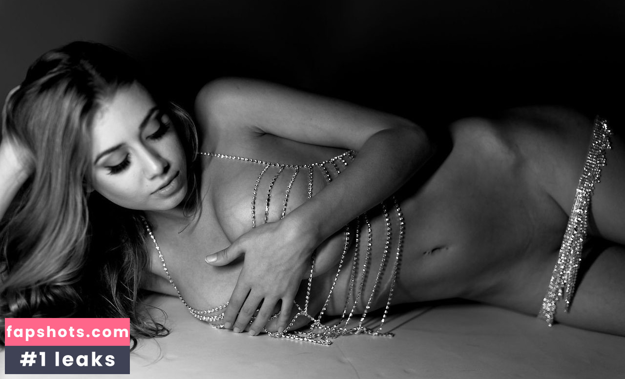 Mariah Lee gallery photo #15