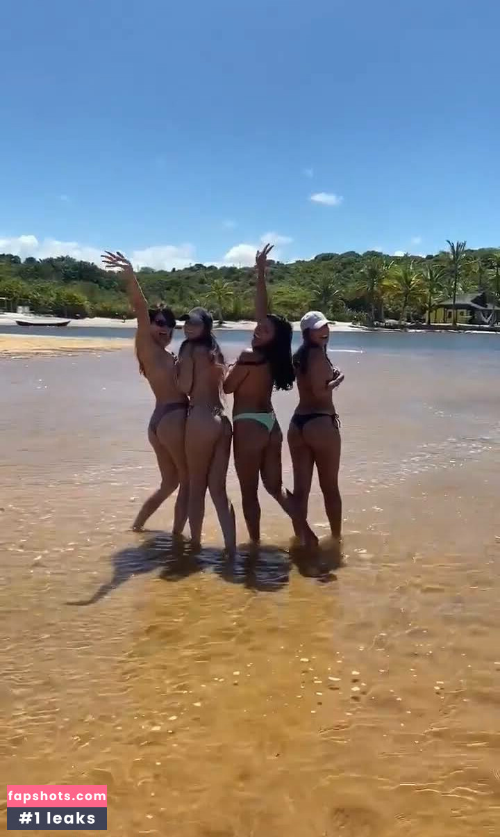 Mariana Nery nude babe gallery