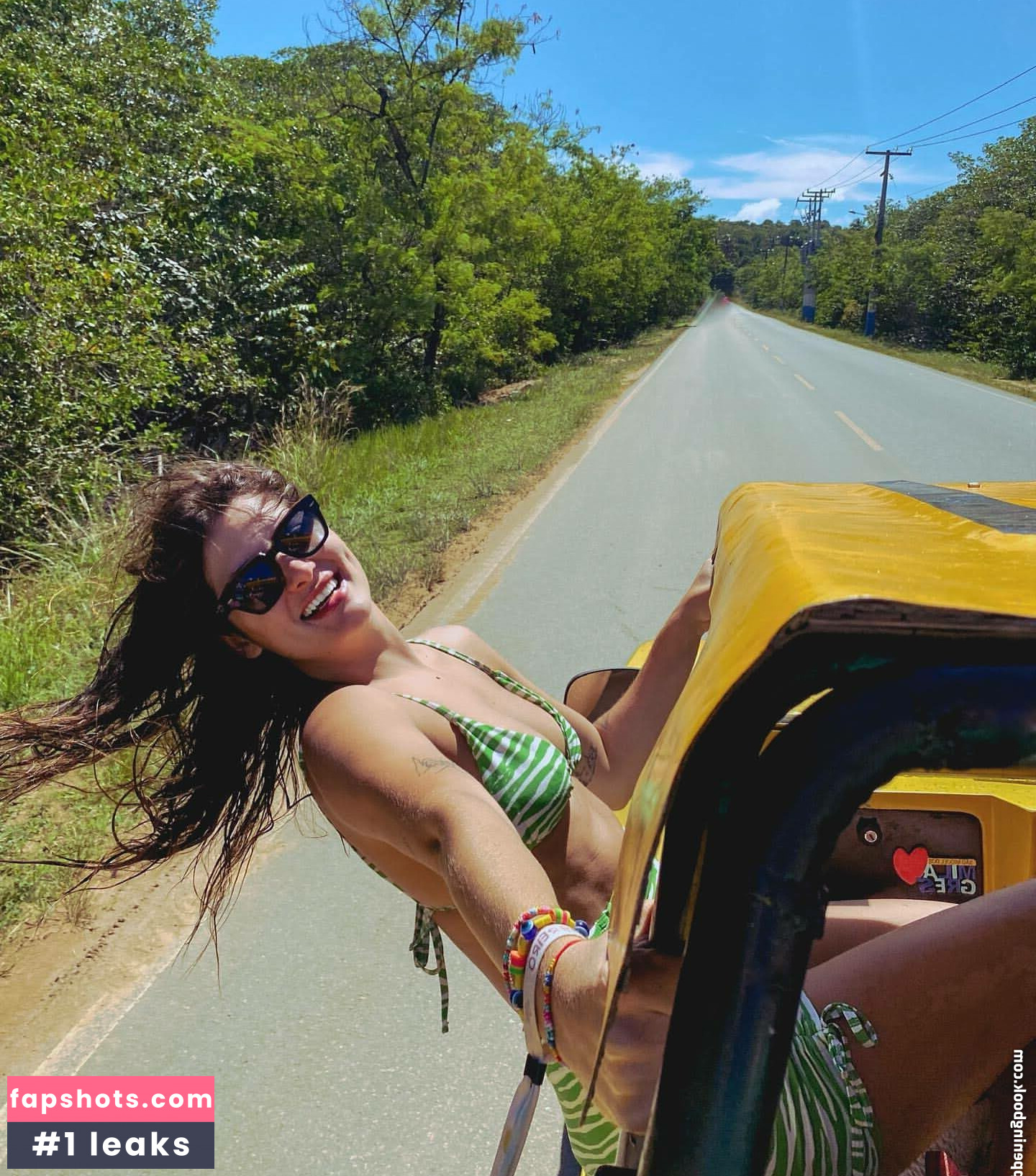 Mariana Nery gallery photo #30