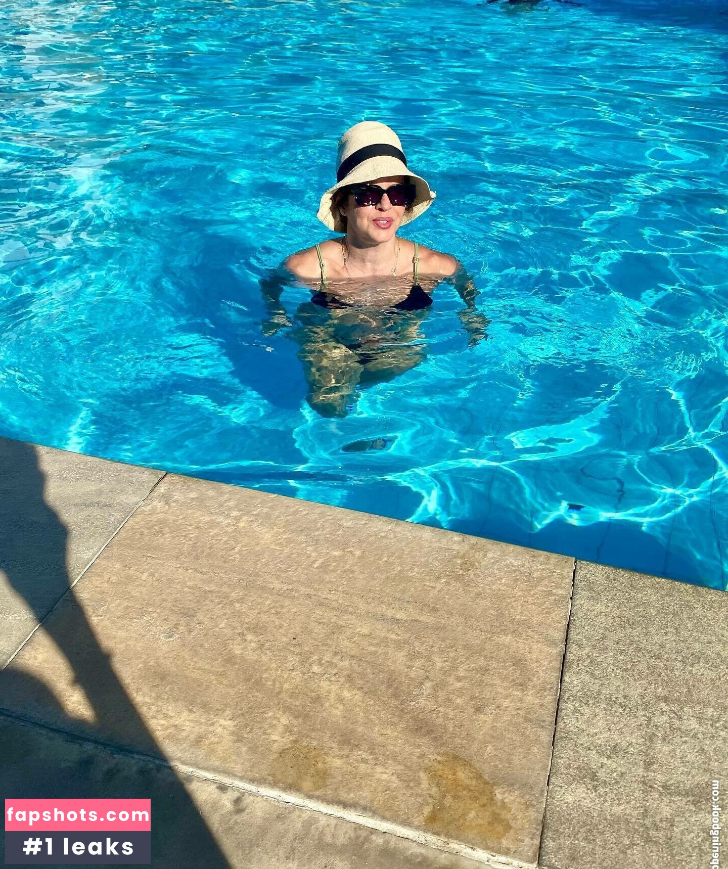 Mariana Santos gallery photo #13