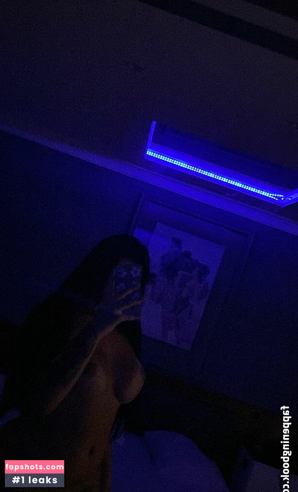 Mariana Santos gallery photo #9