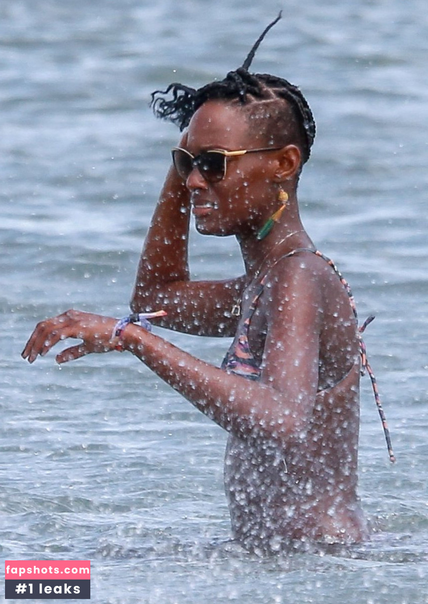 Mariane Calazan gallery photo #24