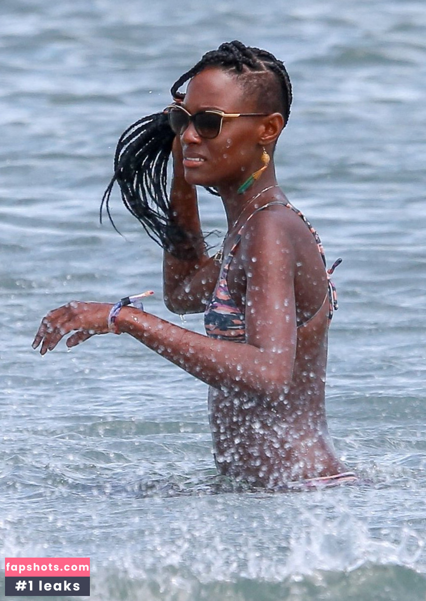 Mariane Calazan gallery photo #31