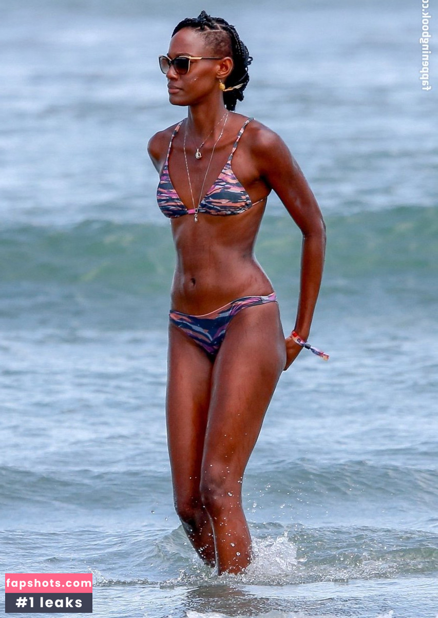 Mariane Calazan gallery photo #36