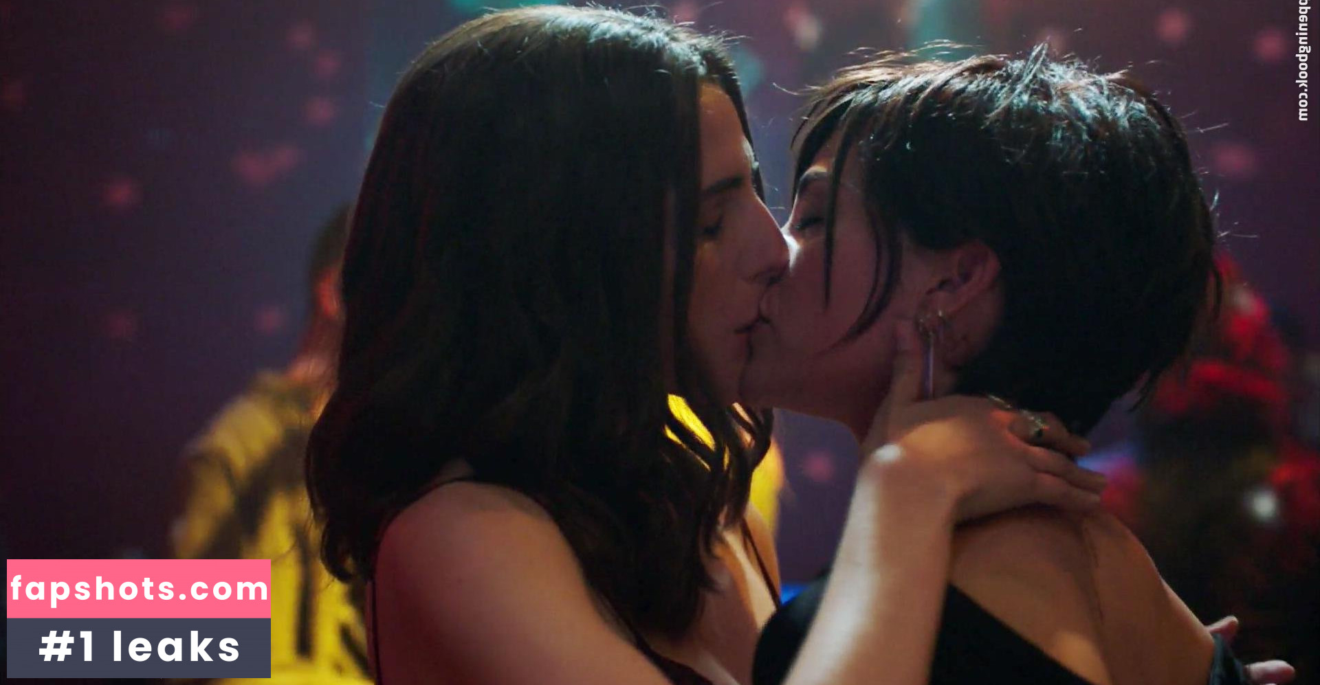 Marianne Rendón gallery photo #4