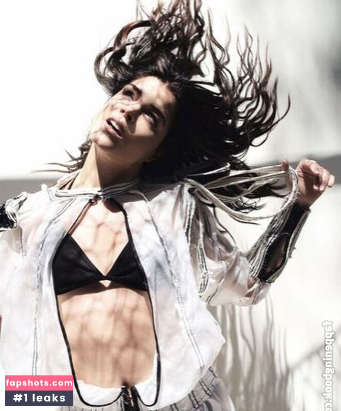 Marie Avgeropoulos gallery photo #33