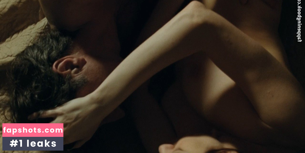 Marie-Josée Croze gallery photo #29