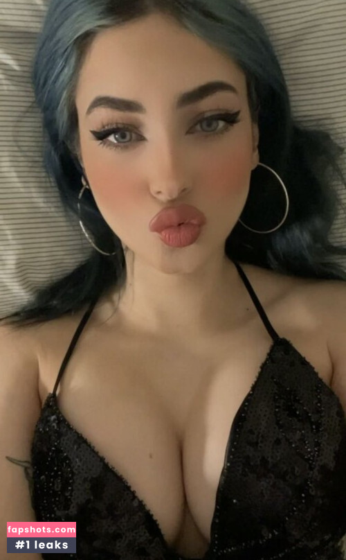 MarieMoone gallery photo #3