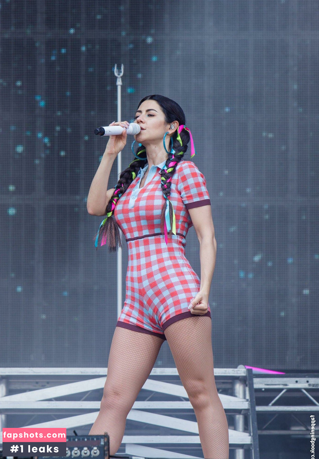 Marina Diamandis gallery photo #113