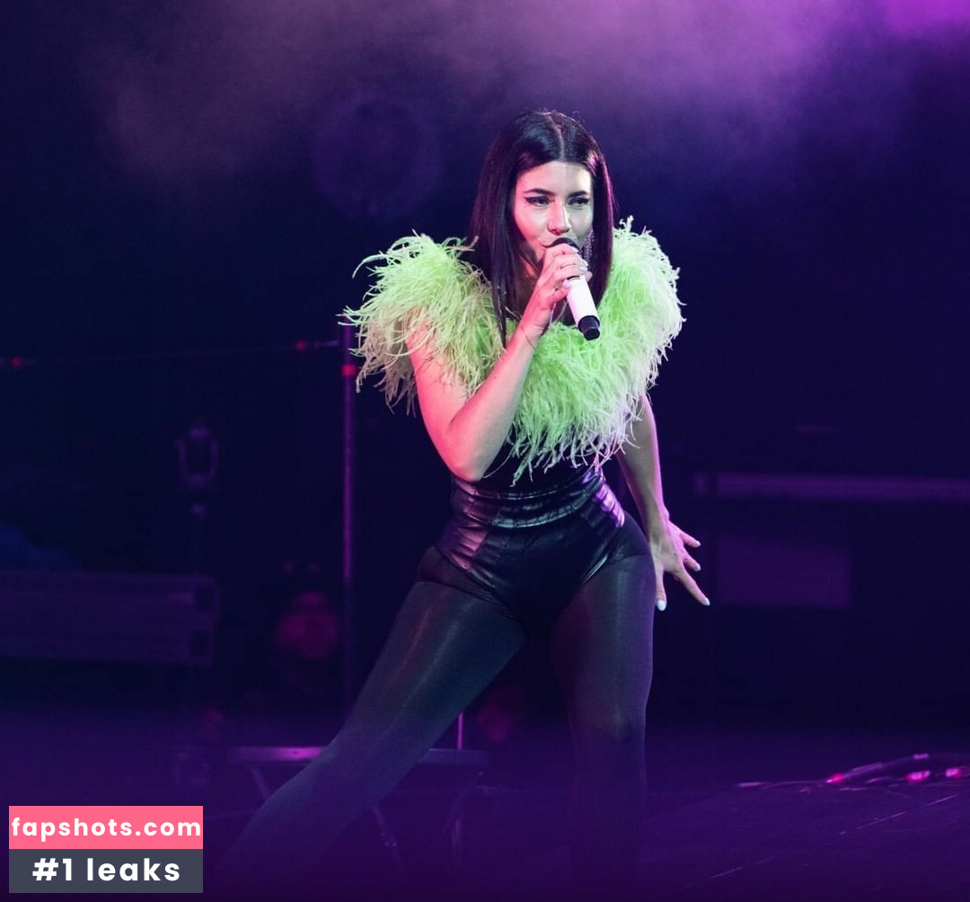 Marina Diamandis gallery photo #195