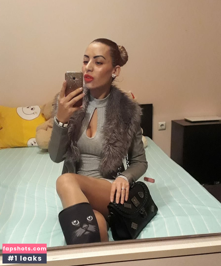 Marinela Adalbertova gallery photo #7