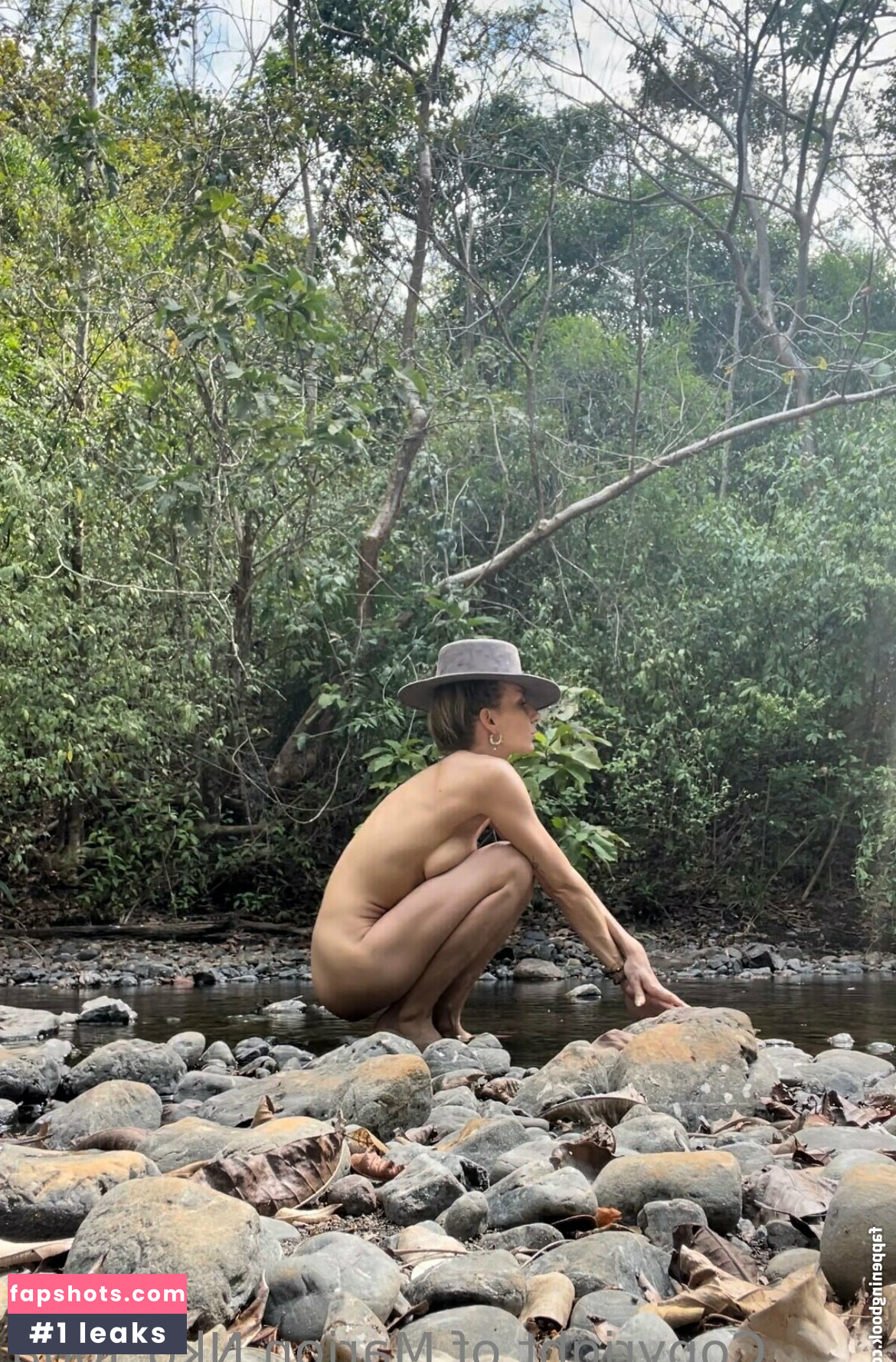 marionnakedyoga gallery photo #26