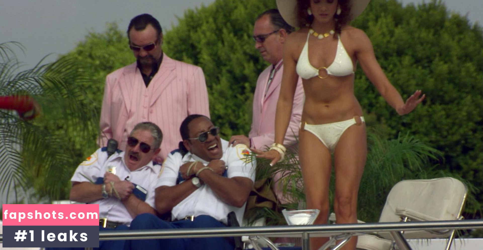 Marisa Petroro gallery photo #3