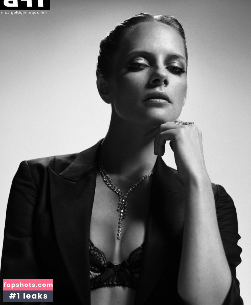 Marley Shelton gallery photo #21