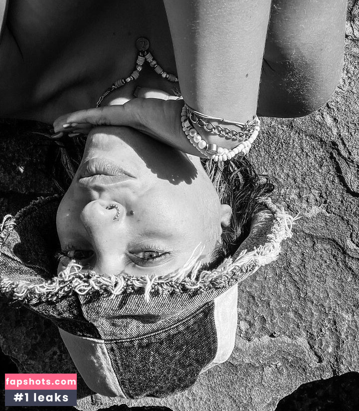 Marta De Lola gallery photo #30