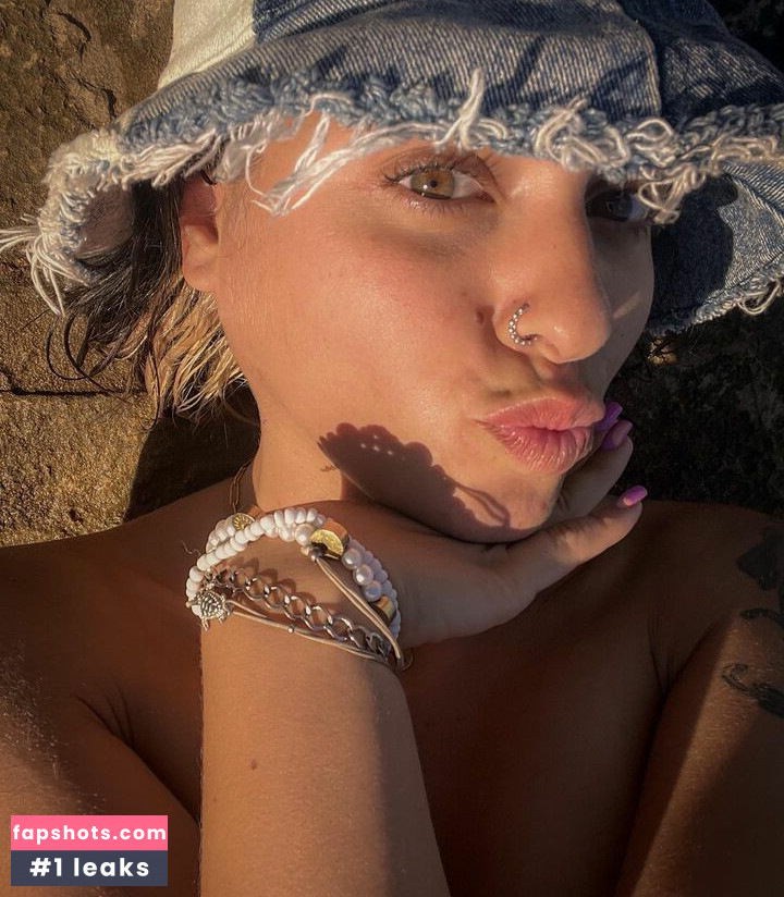 Marta De Lola gallery photo #37