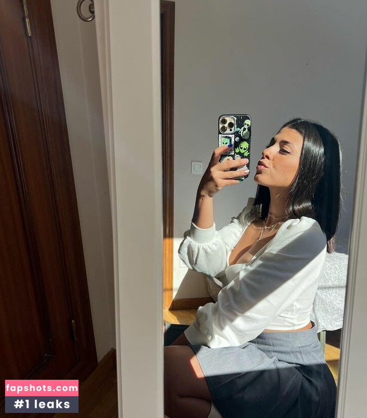 Marta De Lola gallery photo #5