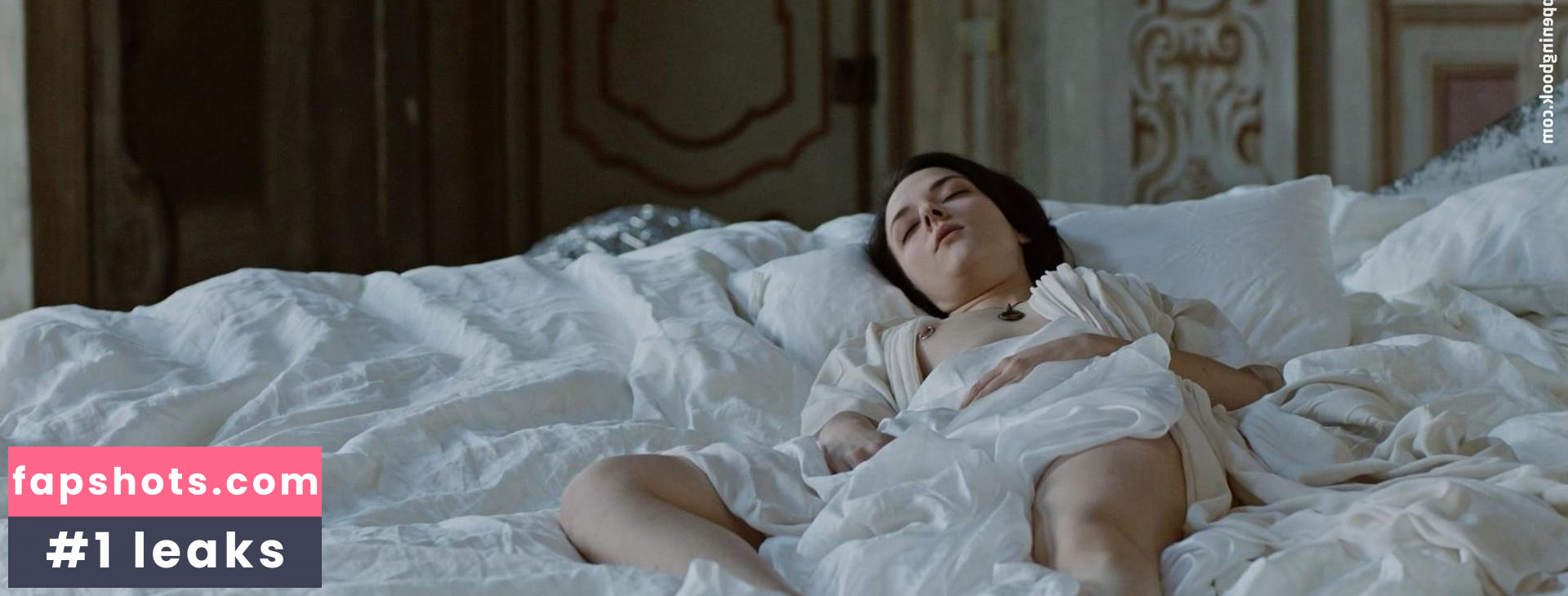 Marta Gastini gallery photo #37