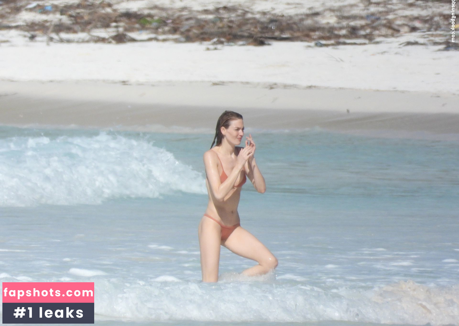 Martha Hunt gallery photo #74