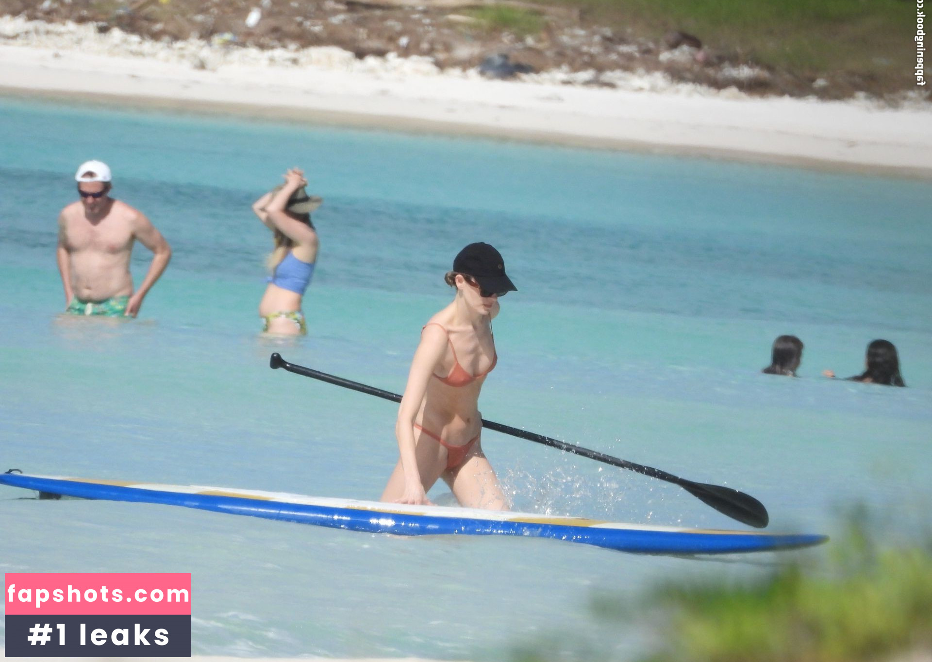 Martha Hunt gallery photo #76