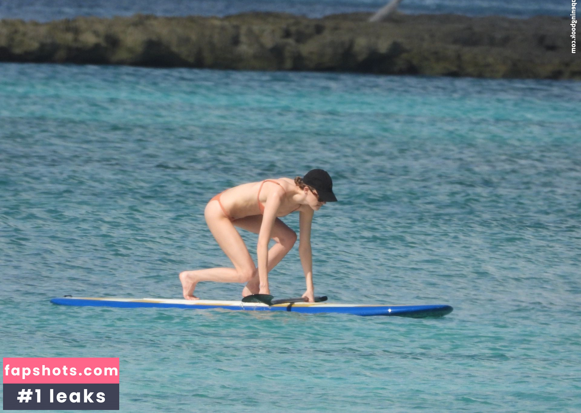 Martha Hunt gallery photo #78