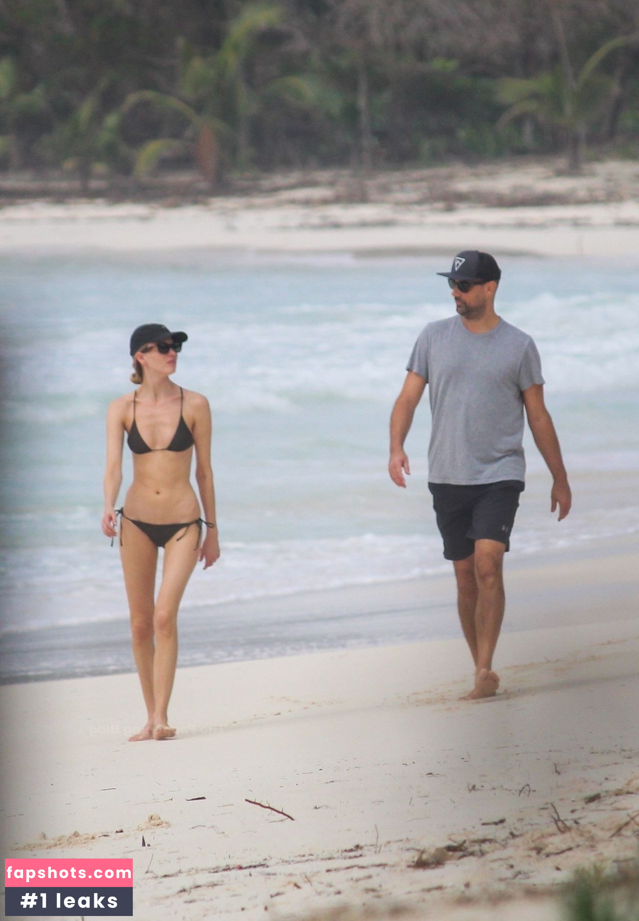 Martha Hunt gallery photo #86