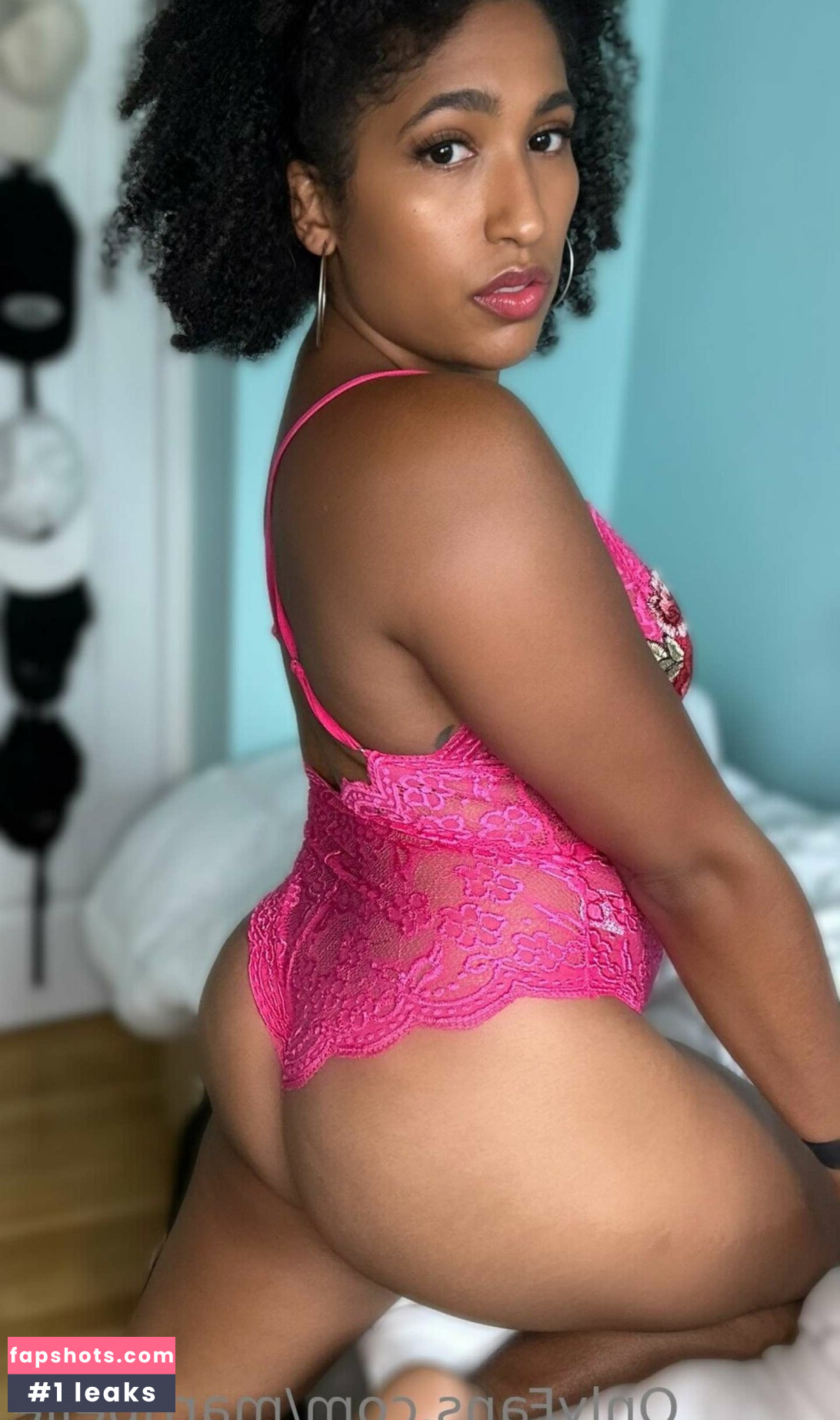 Marti Belle gallery photo #39