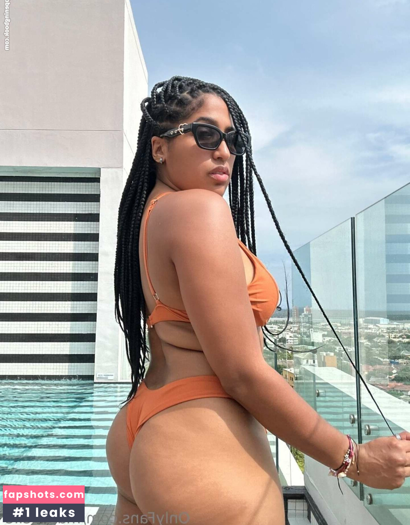 Marti Belle gallery photo #5