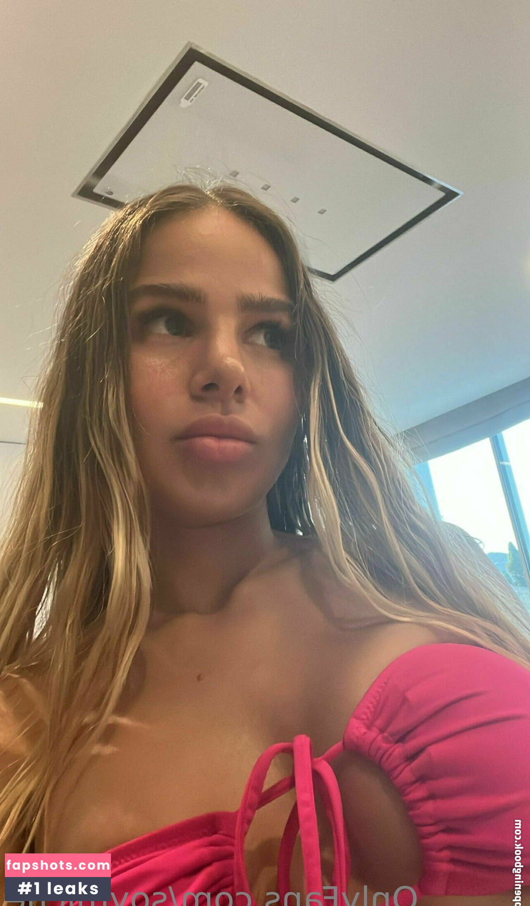 Martii Soymiche nude babe gallery