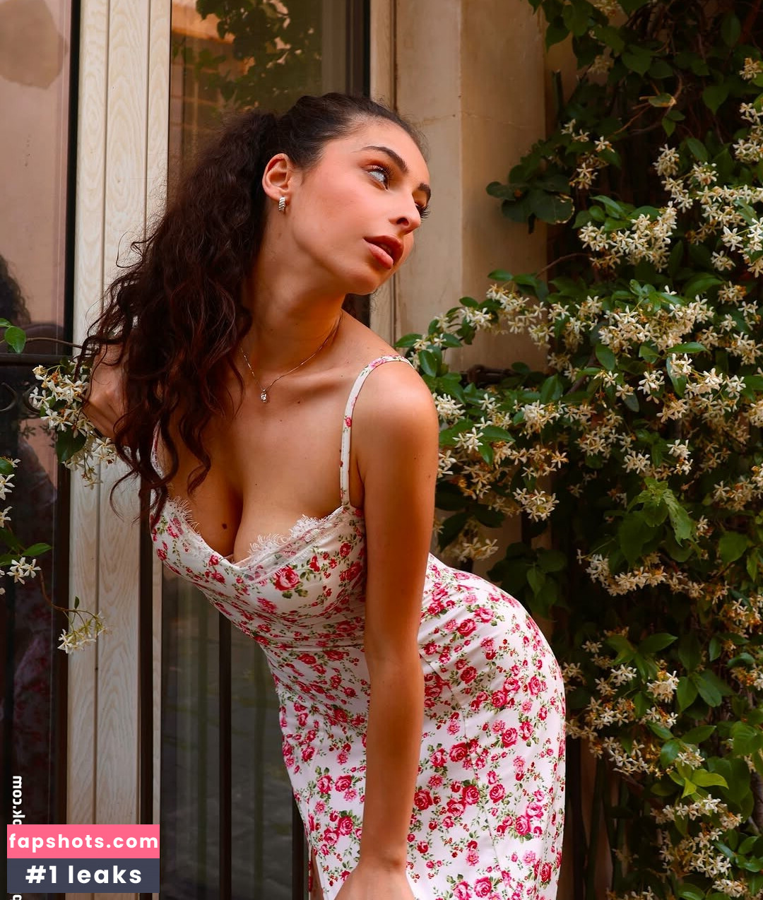 Martina Gulino nude babe gallery