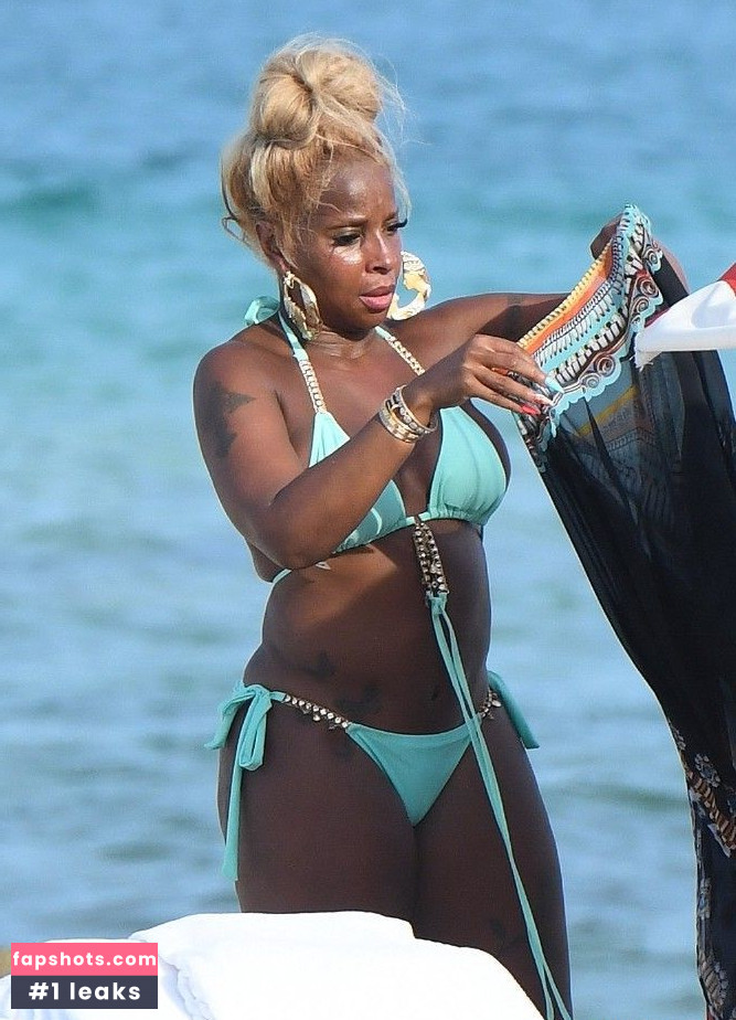 Mary J. Blige gallery photo #198
