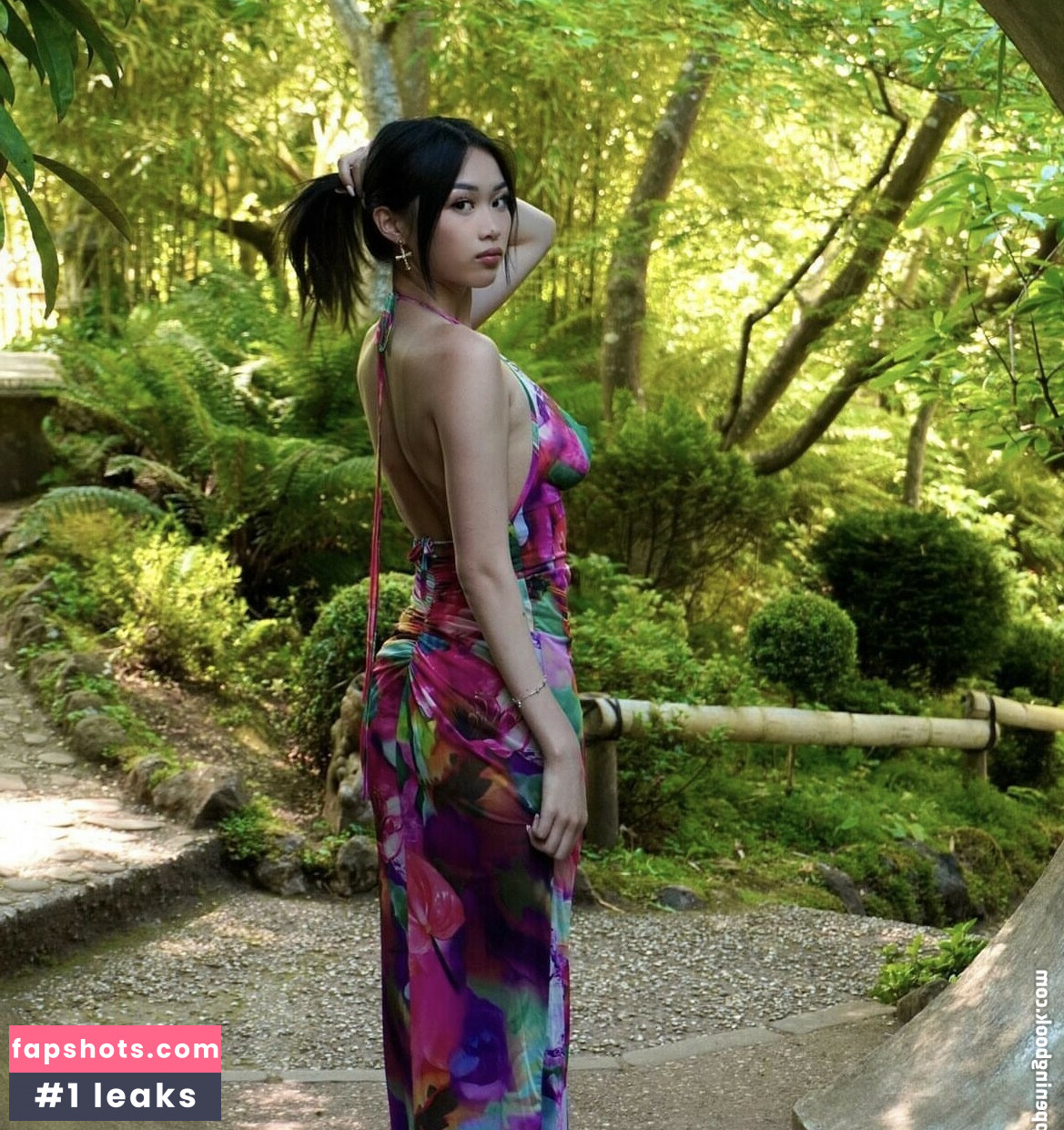 Mary Lim gallery photo #15