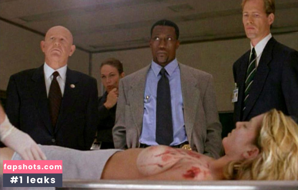 Mary Moore gallery photo #4