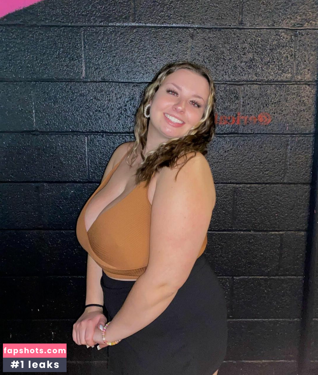 Mary R gallery photo #13