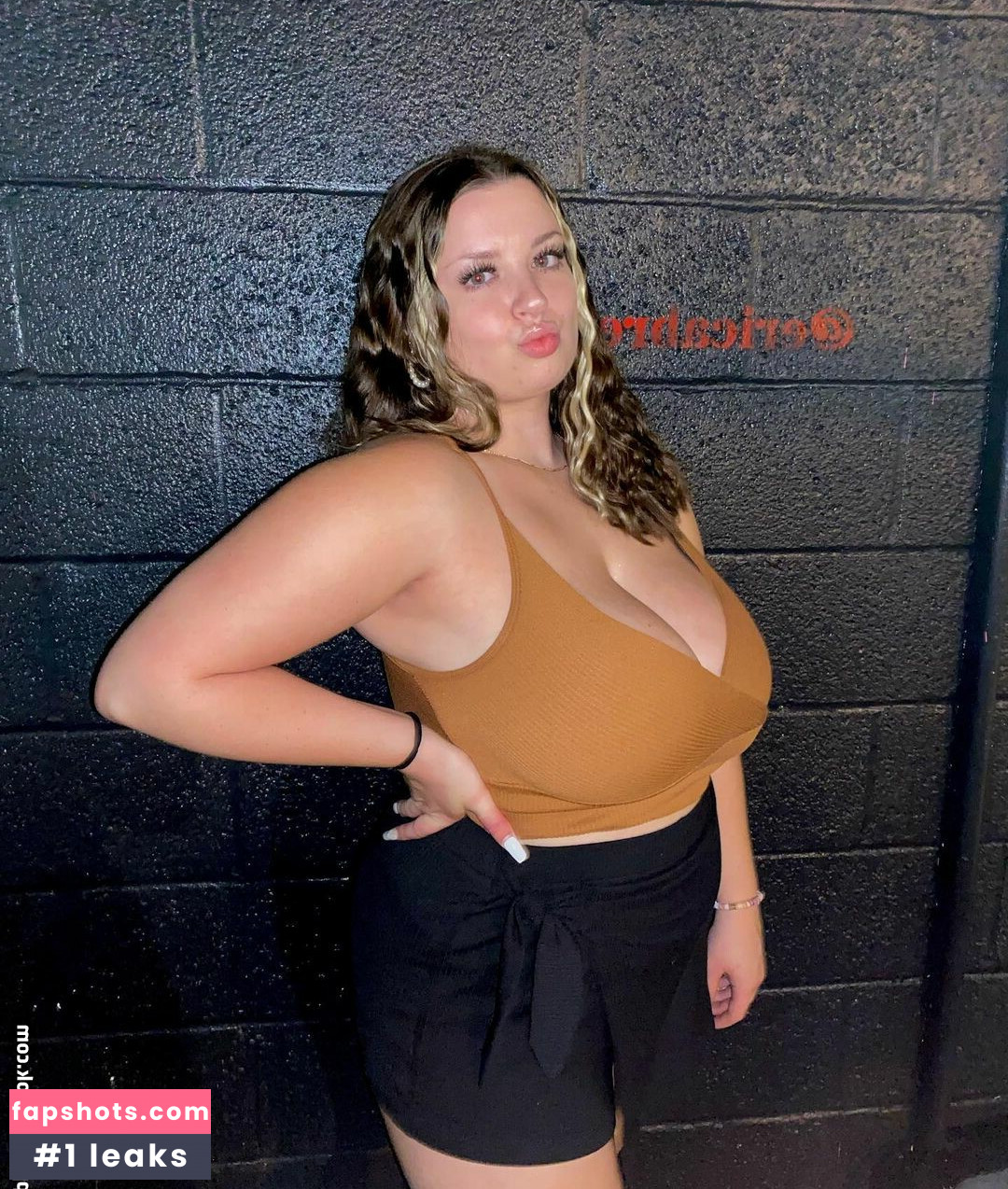 Mary R gallery photo #3